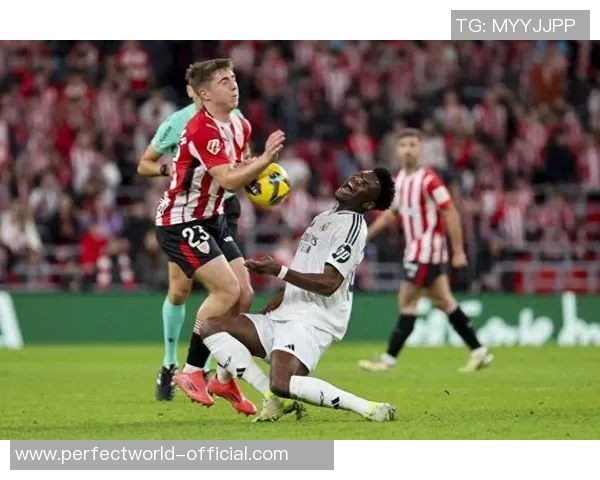 西甲激战巴萨与里昂4-3胜负悬念点球大战引发争议判罚全场沸腾