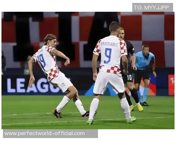 友谊赛精彩回顾：多特蒙德大胜那不勒斯红牌事件引发全场热议